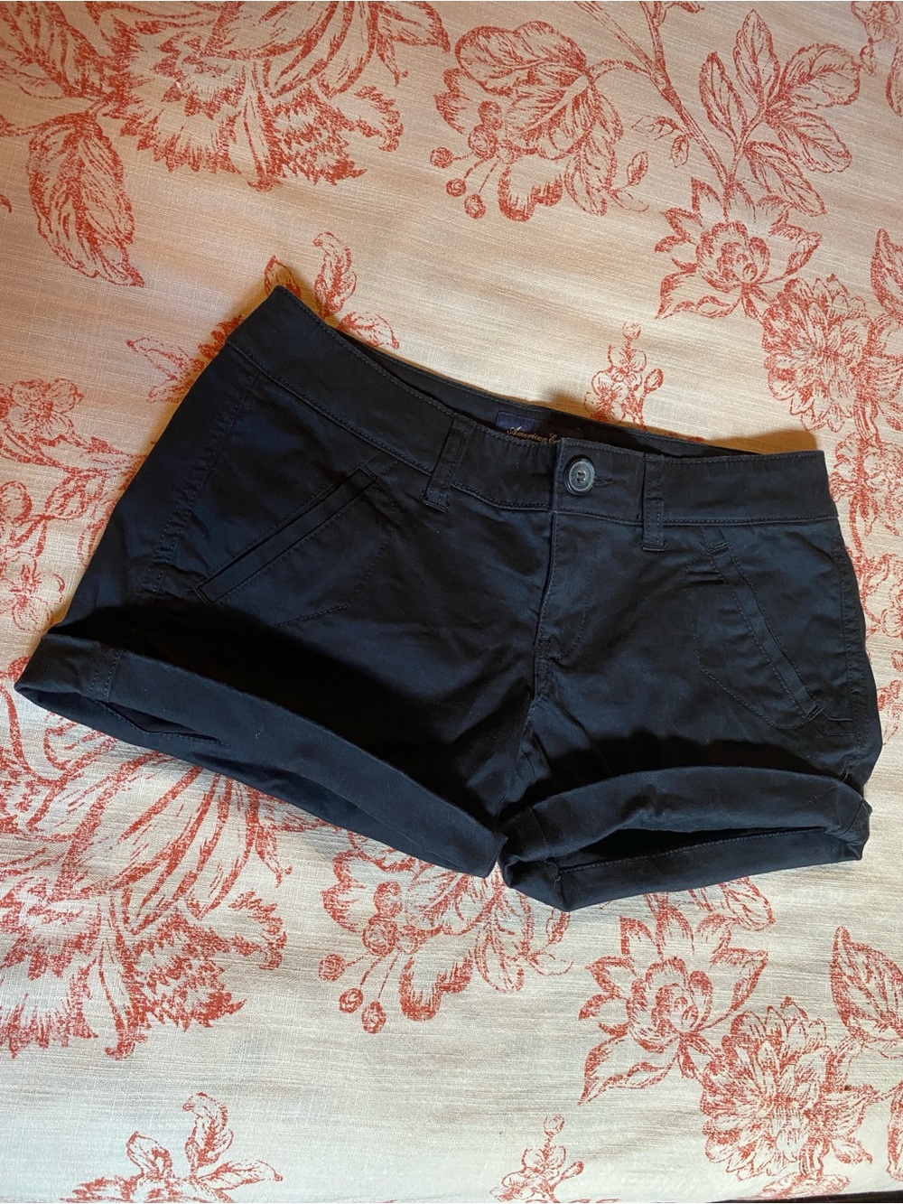 Vintage American Eagle Outfitters Black Roll-Cuff Shorts